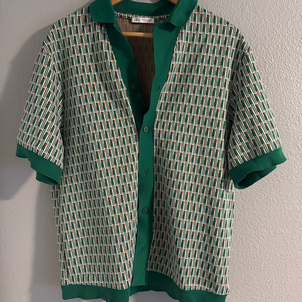 Zara Green and White Casual Button Down Shirt with Geometric Pattern